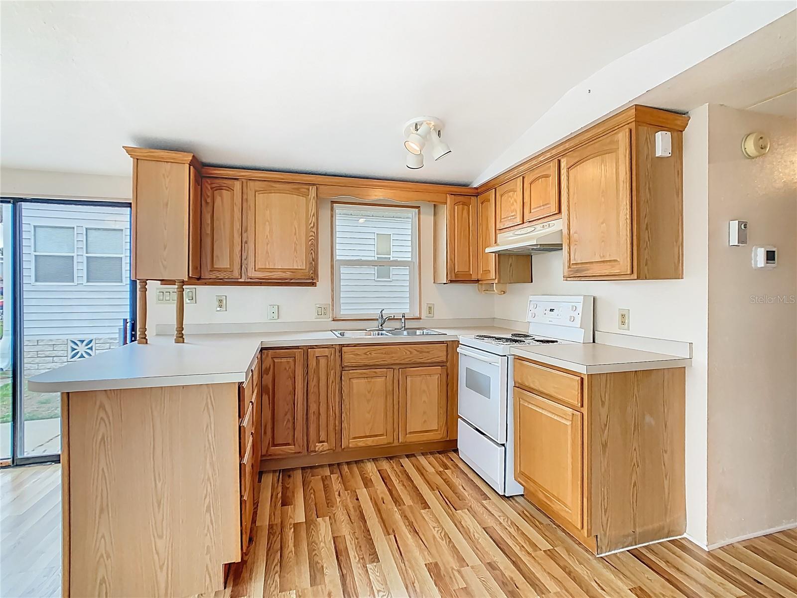 Image 23 of 32 For 9705 Lake Bess Road 715