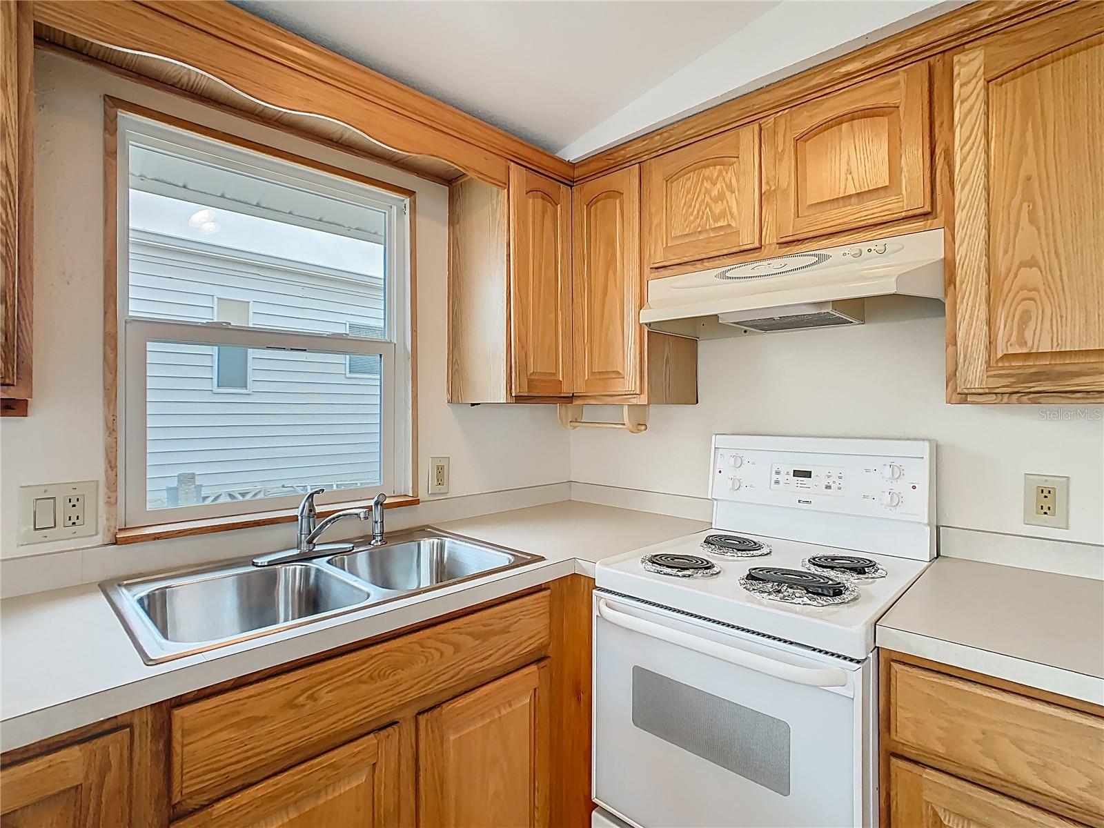 Image 24 of 32 For 9705 Lake Bess Road 715