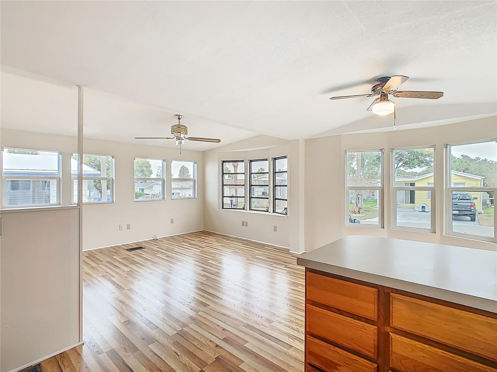 Image 25 of 32 For 9705 Lake Bess Road 715