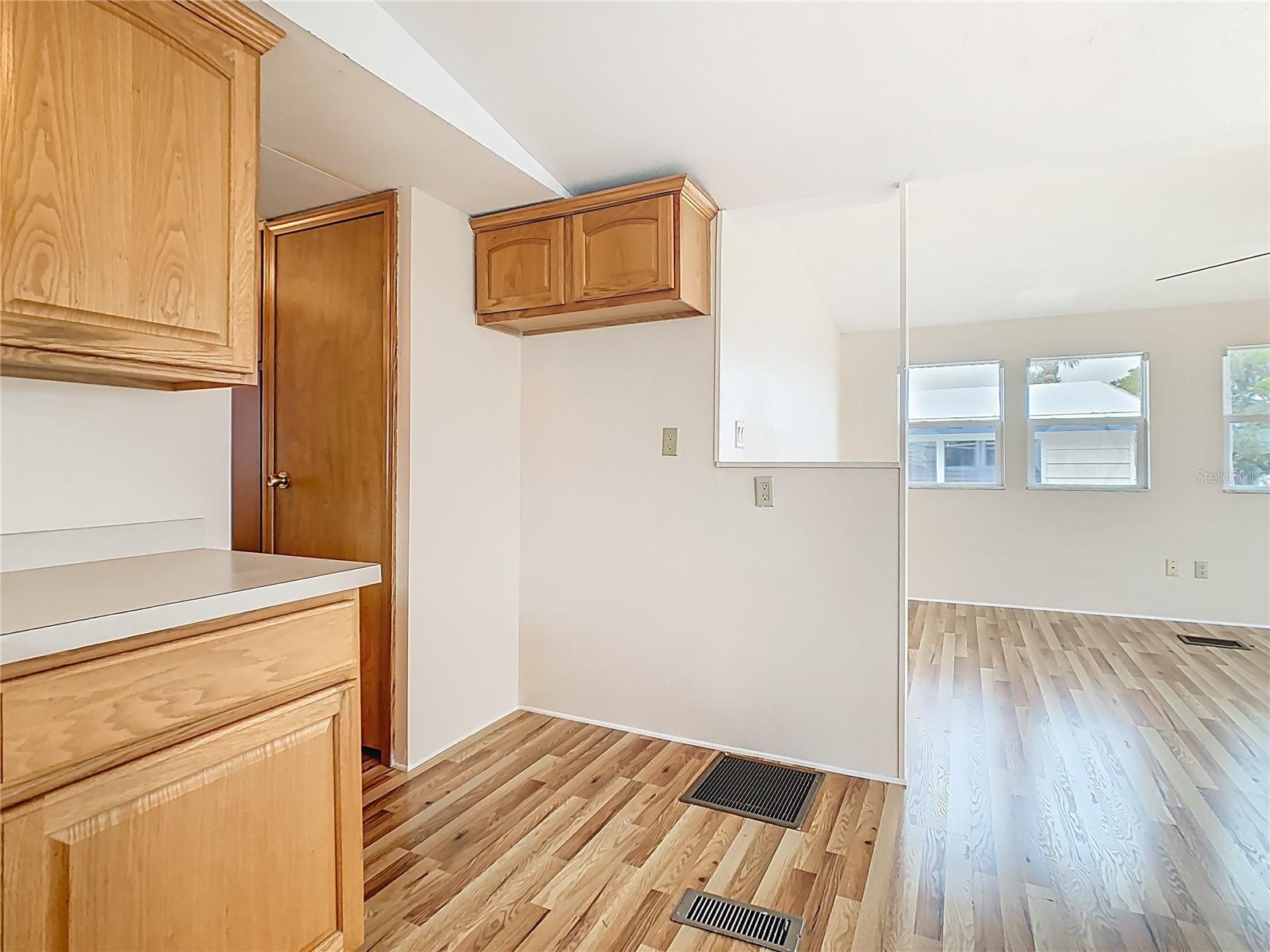 Image 26 of 32 For 9705 Lake Bess Road 715