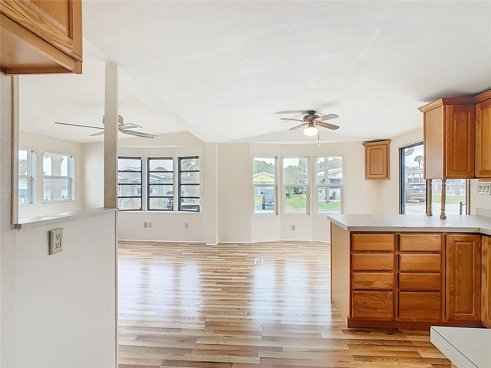 Image 28 of 32 For 9705 Lake Bess Road 715