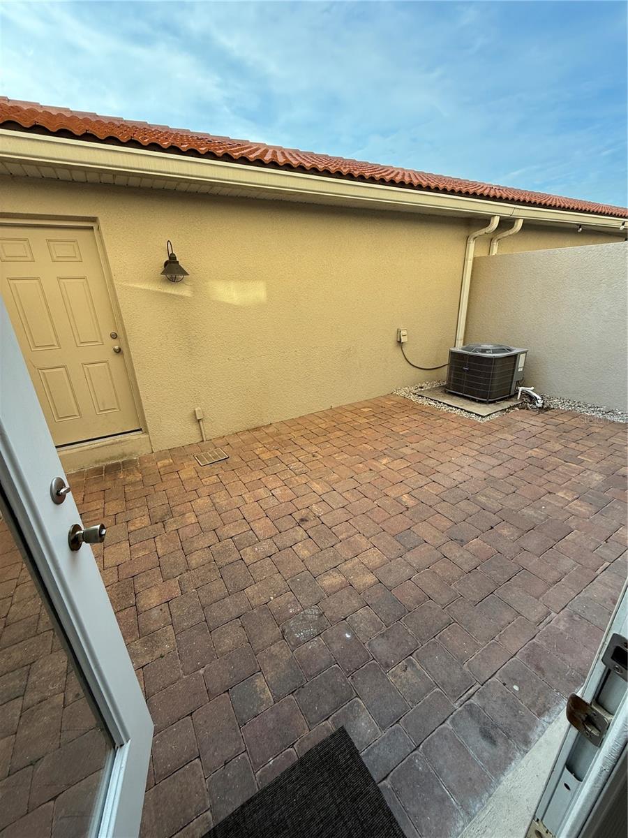 Image 5 of 12 For 3138 Camino Real Dr N