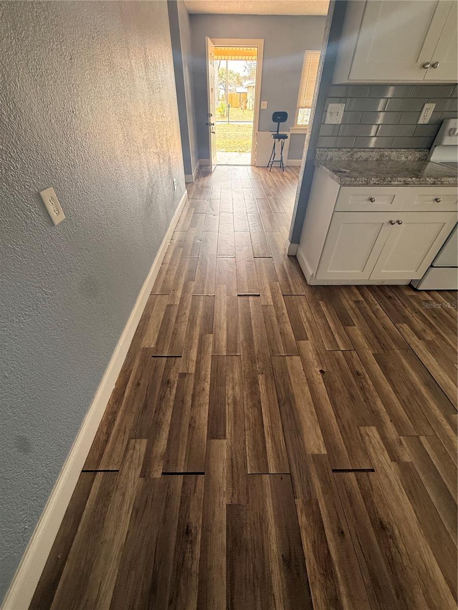 Image 11 of 27 For 402 Tuscarora Street