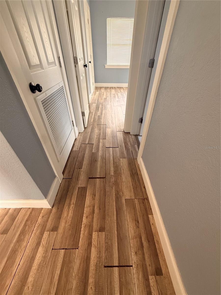 Image 12 of 27 For 402 Tuscarora Street