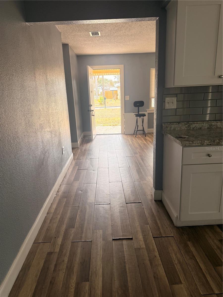 Image 14 of 27 For 402 Tuscarora Street