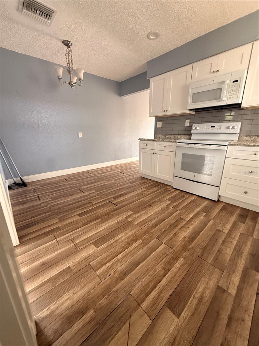 Image 17 of 27 For 402 Tuscarora Street