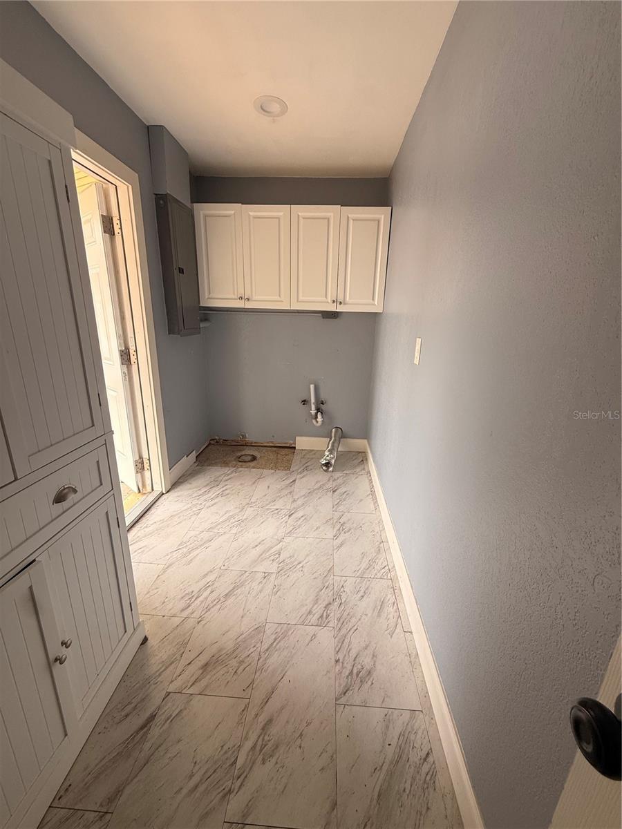 Image 18 of 27 For 402 Tuscarora Street