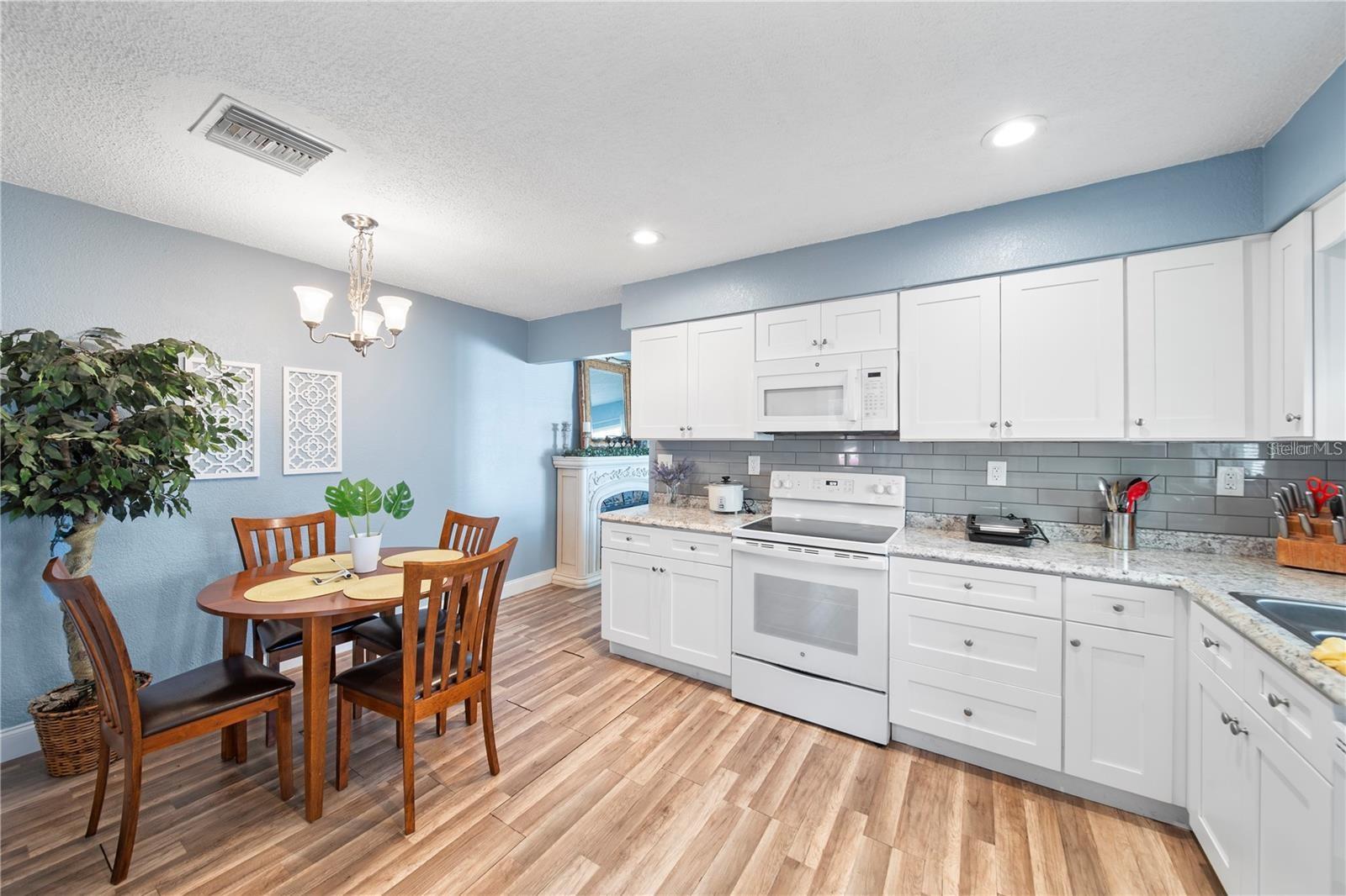 Image 21 of 27 For 402 Tuscarora Street