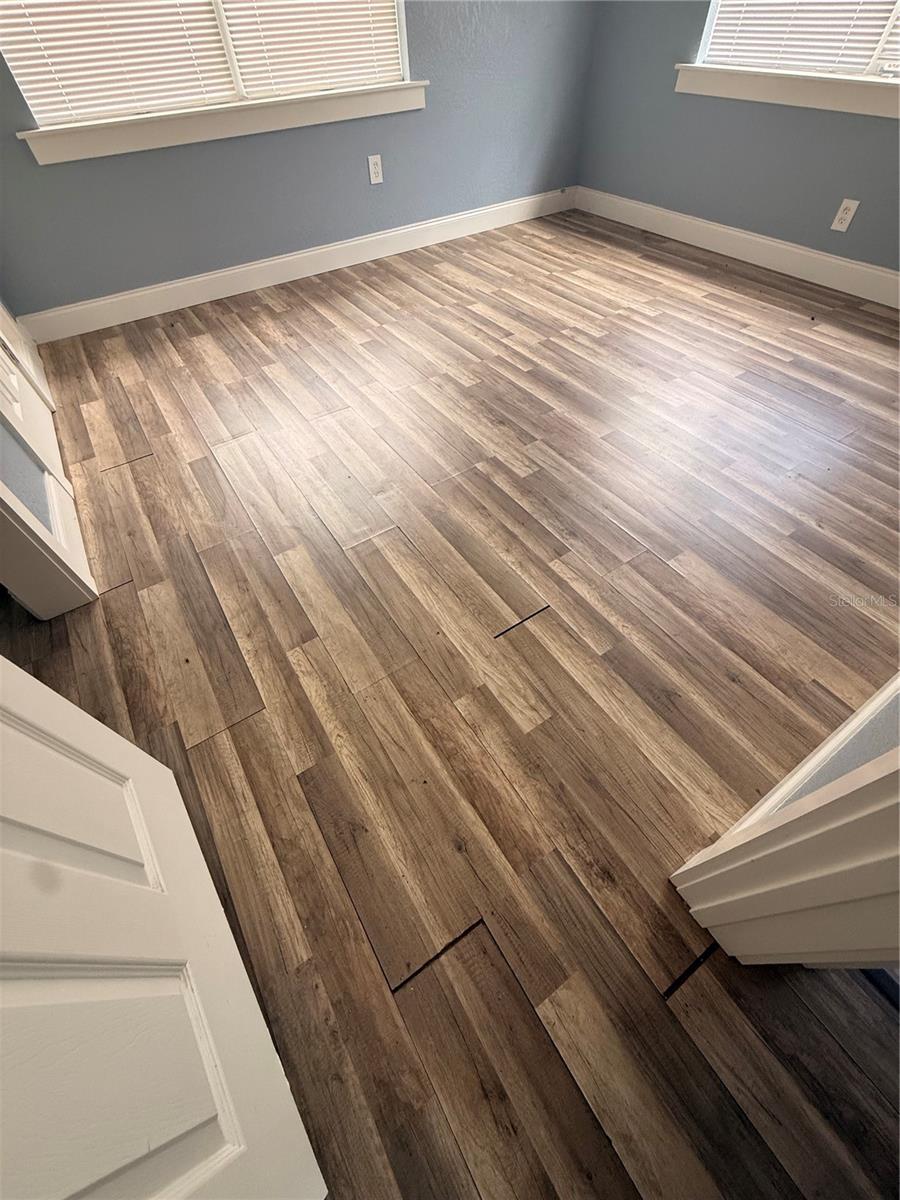 Image 7 of 27 For 402 Tuscarora Street