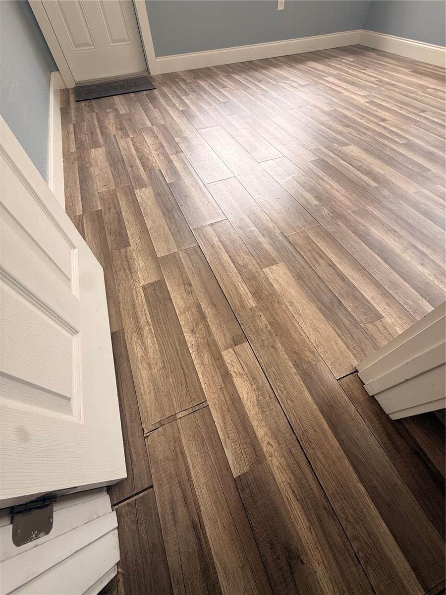 Image 8 of 27 For 402 Tuscarora Street