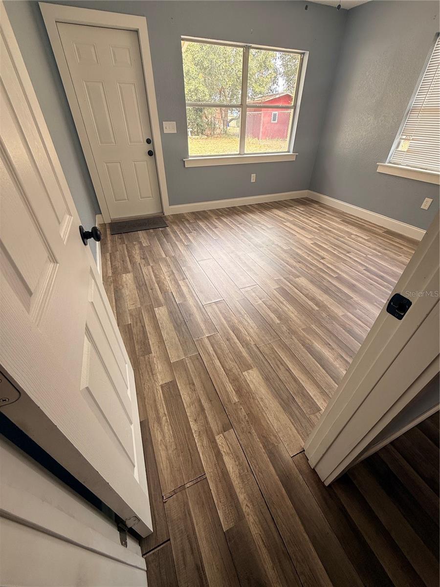 Image 9 of 27 For 402 Tuscarora Street