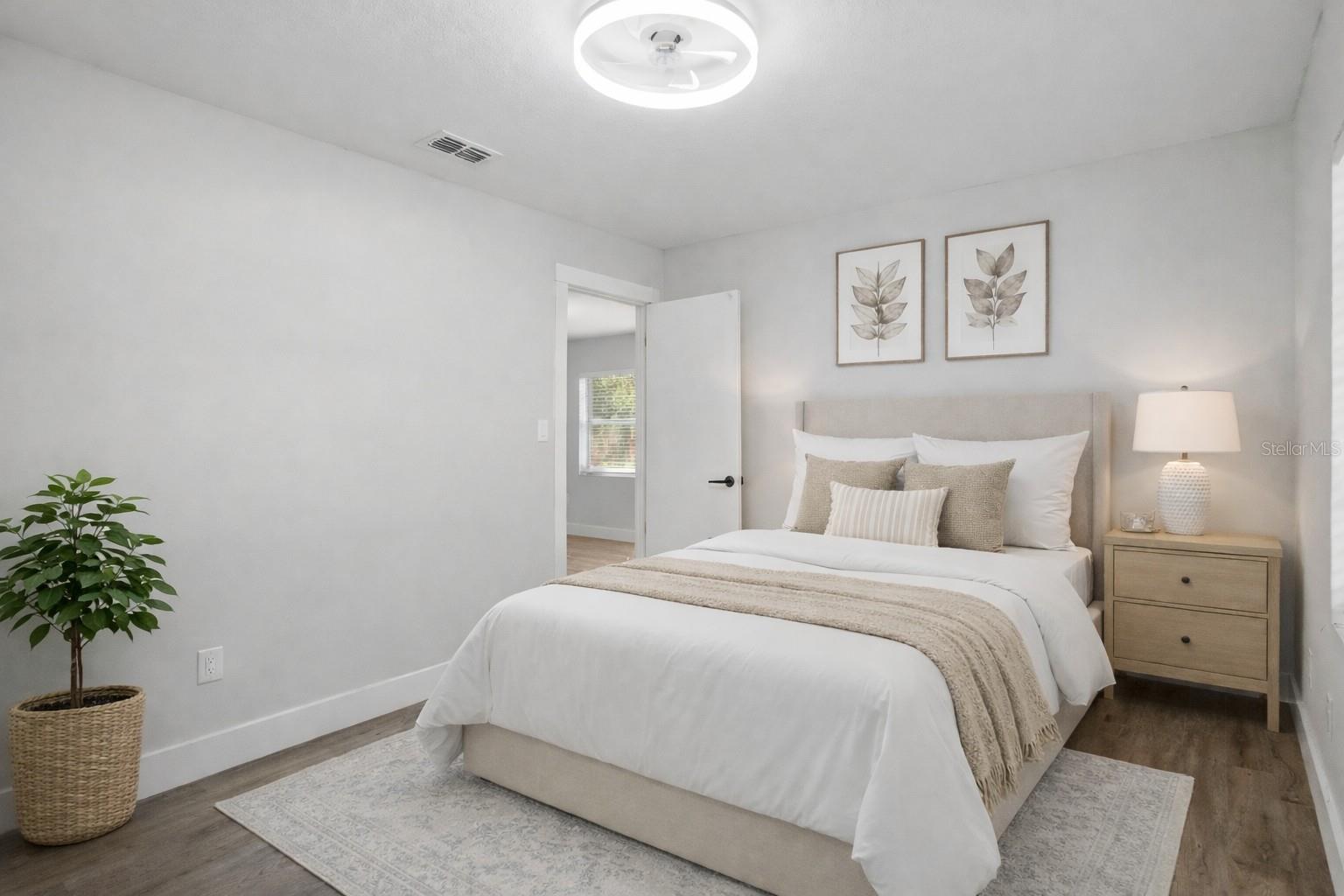 Image 11 of 38 For 2014 Bates Avenue