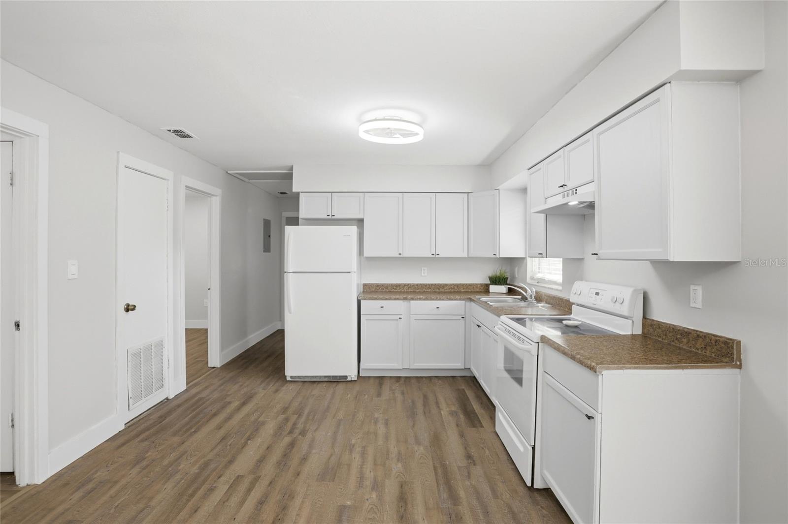 Image 18 of 38 For 2014 Bates Avenue