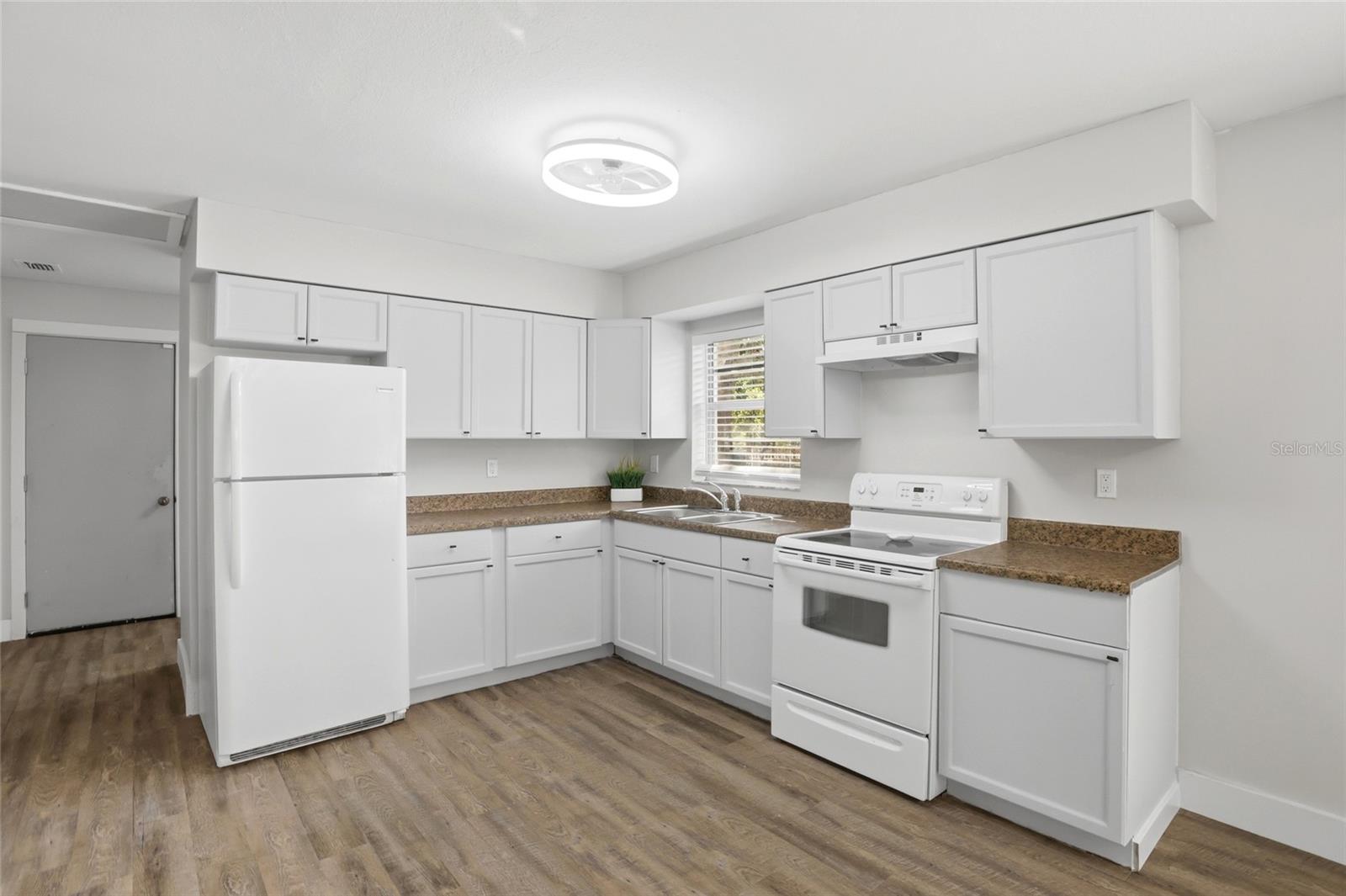 Image 19 of 38 For 2014 Bates Avenue