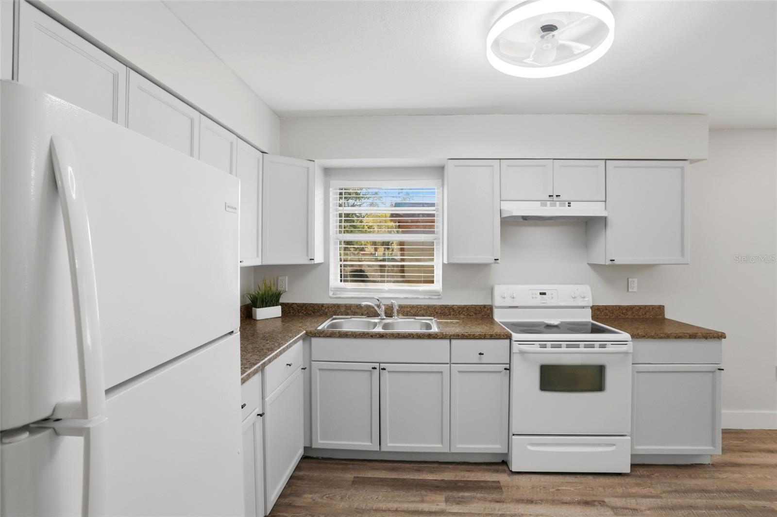 Image 20 of 38 For 2014 Bates Avenue