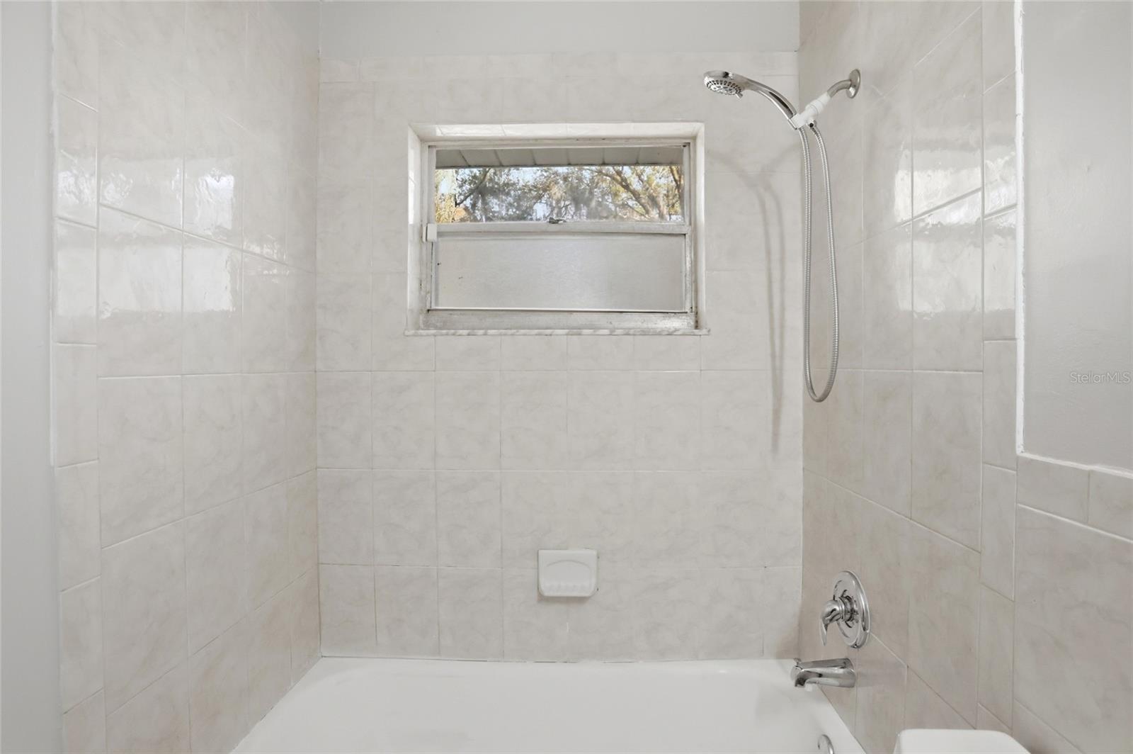 Image 24 of 38 For 2014 Bates Avenue