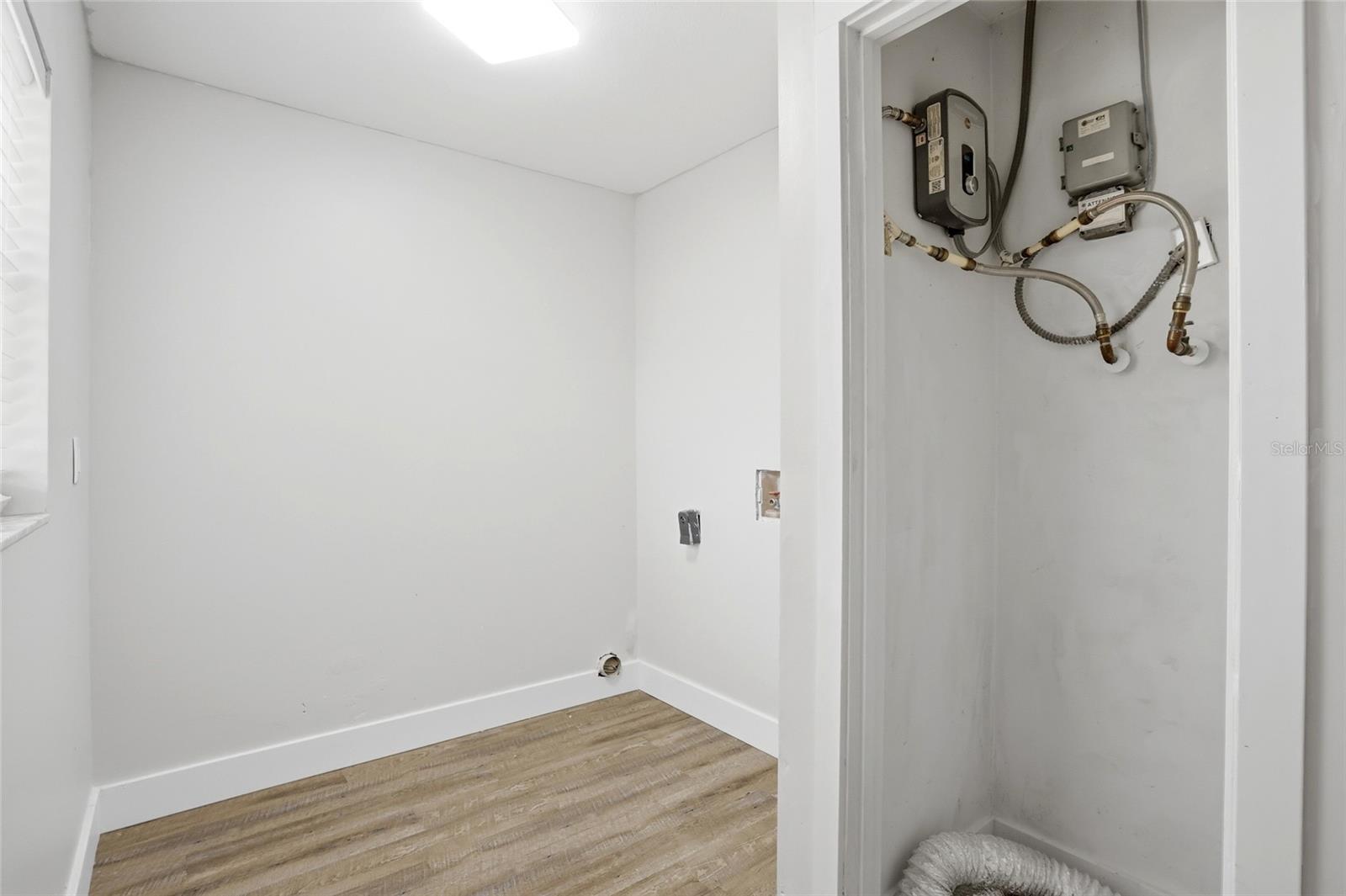 Image 28 of 38 For 2014 Bates Avenue