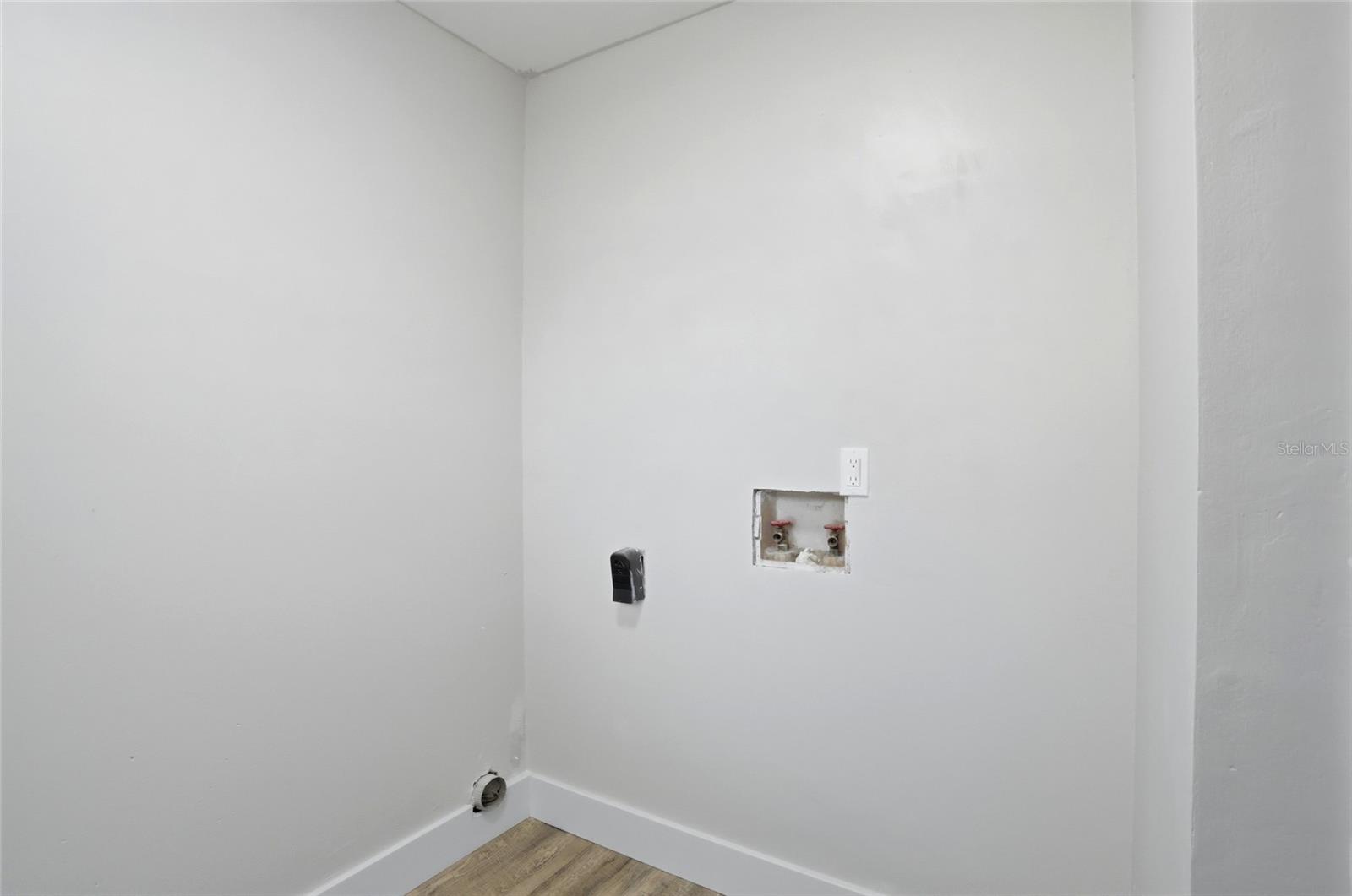 Image 29 of 38 For 2014 Bates Avenue