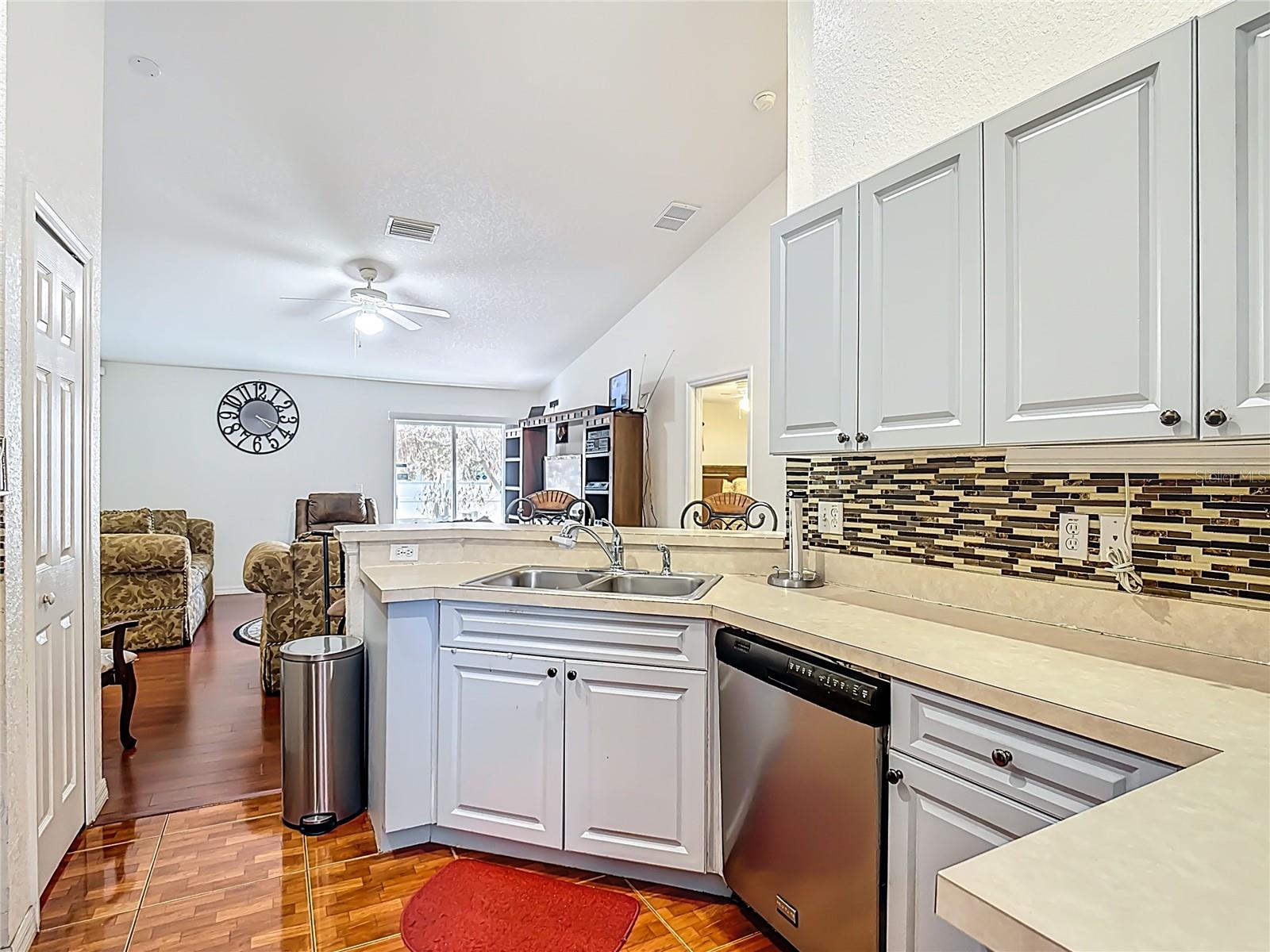 Image 18 of 54 For 1910 Dolphin Drive