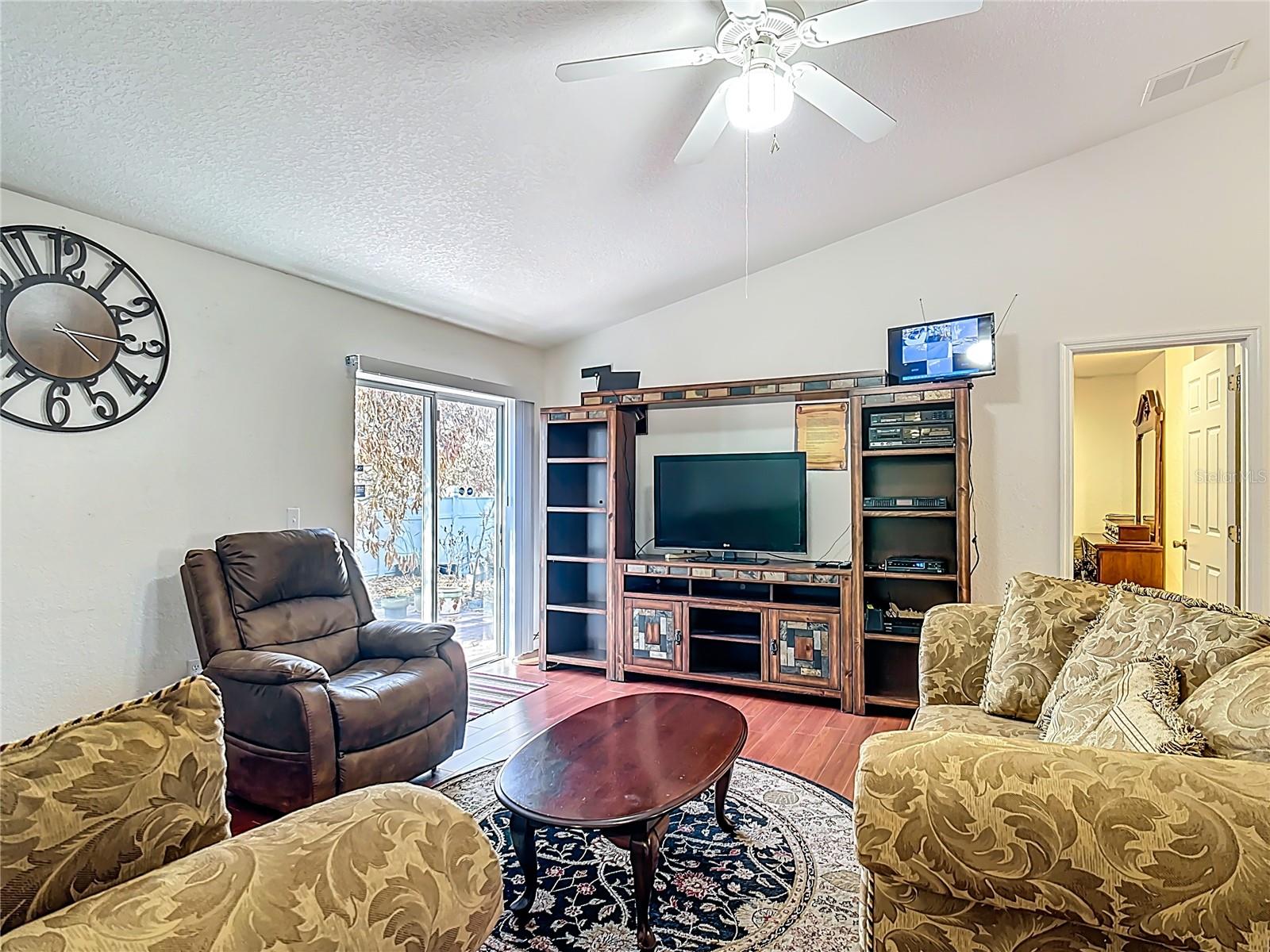 Image 23 of 54 For 1910 Dolphin Drive