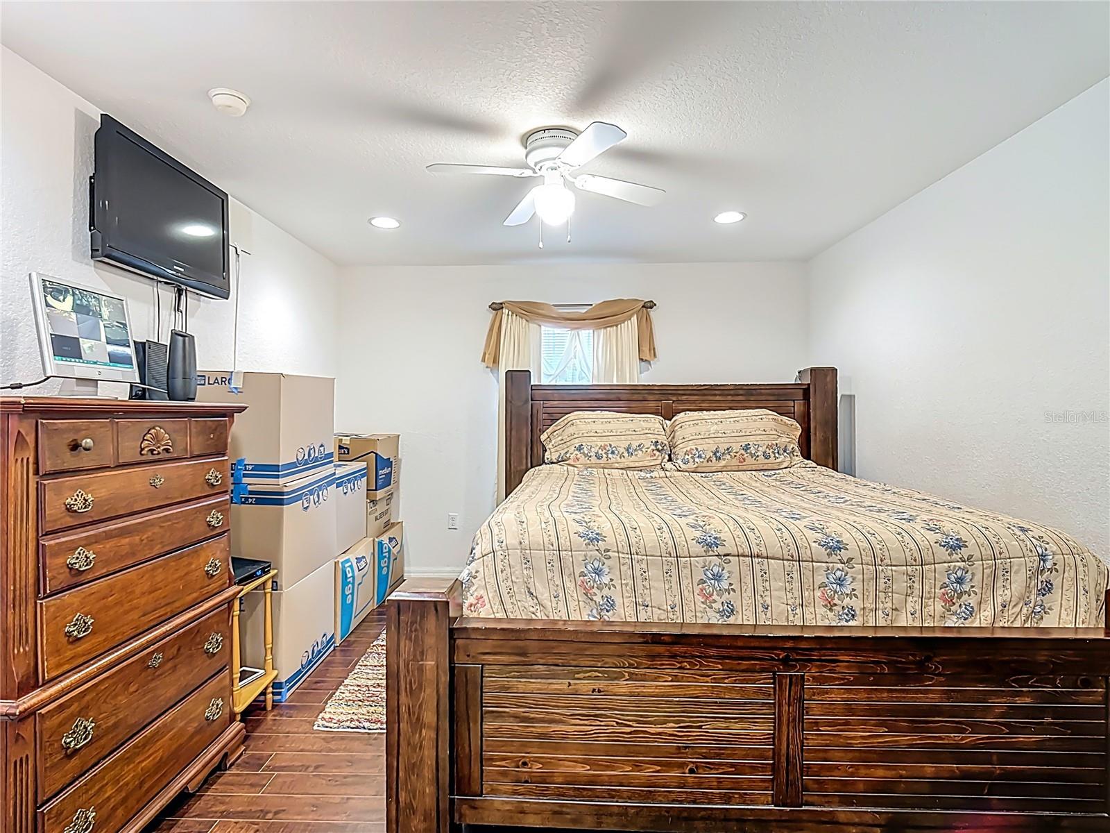 Image 26 of 54 For 1910 Dolphin Drive