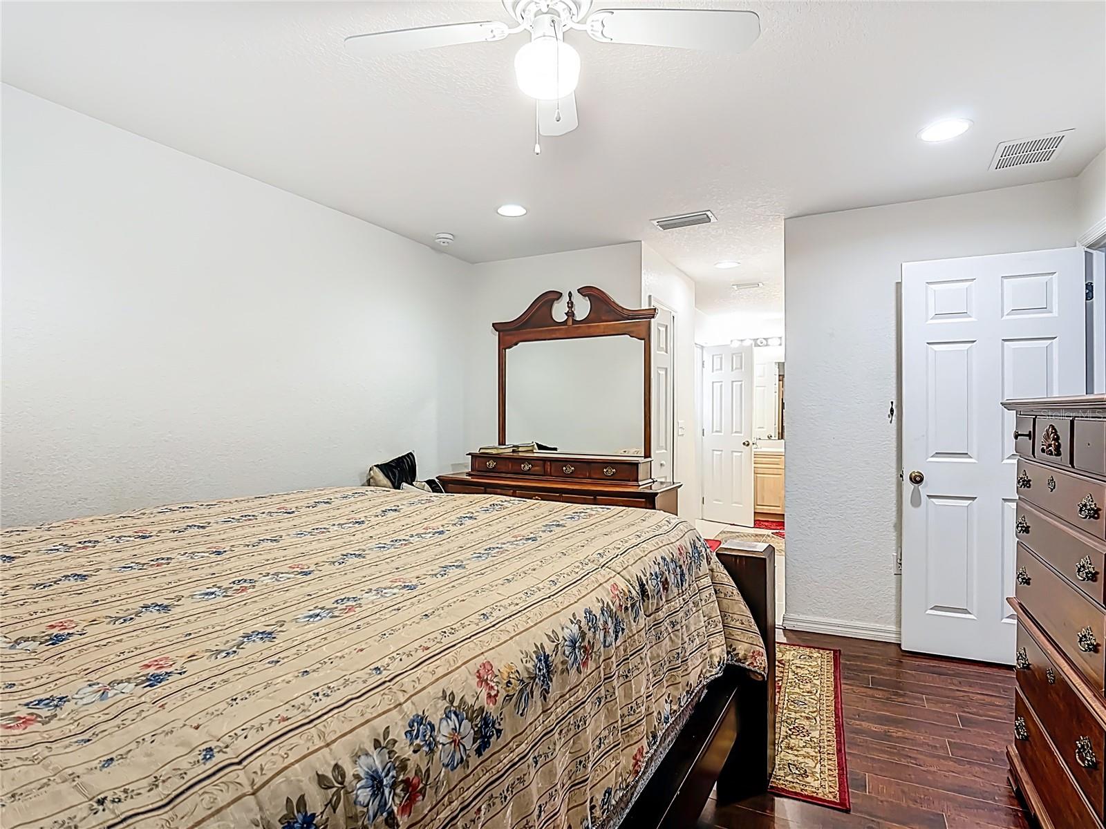 Image 27 of 54 For 1910 Dolphin Drive