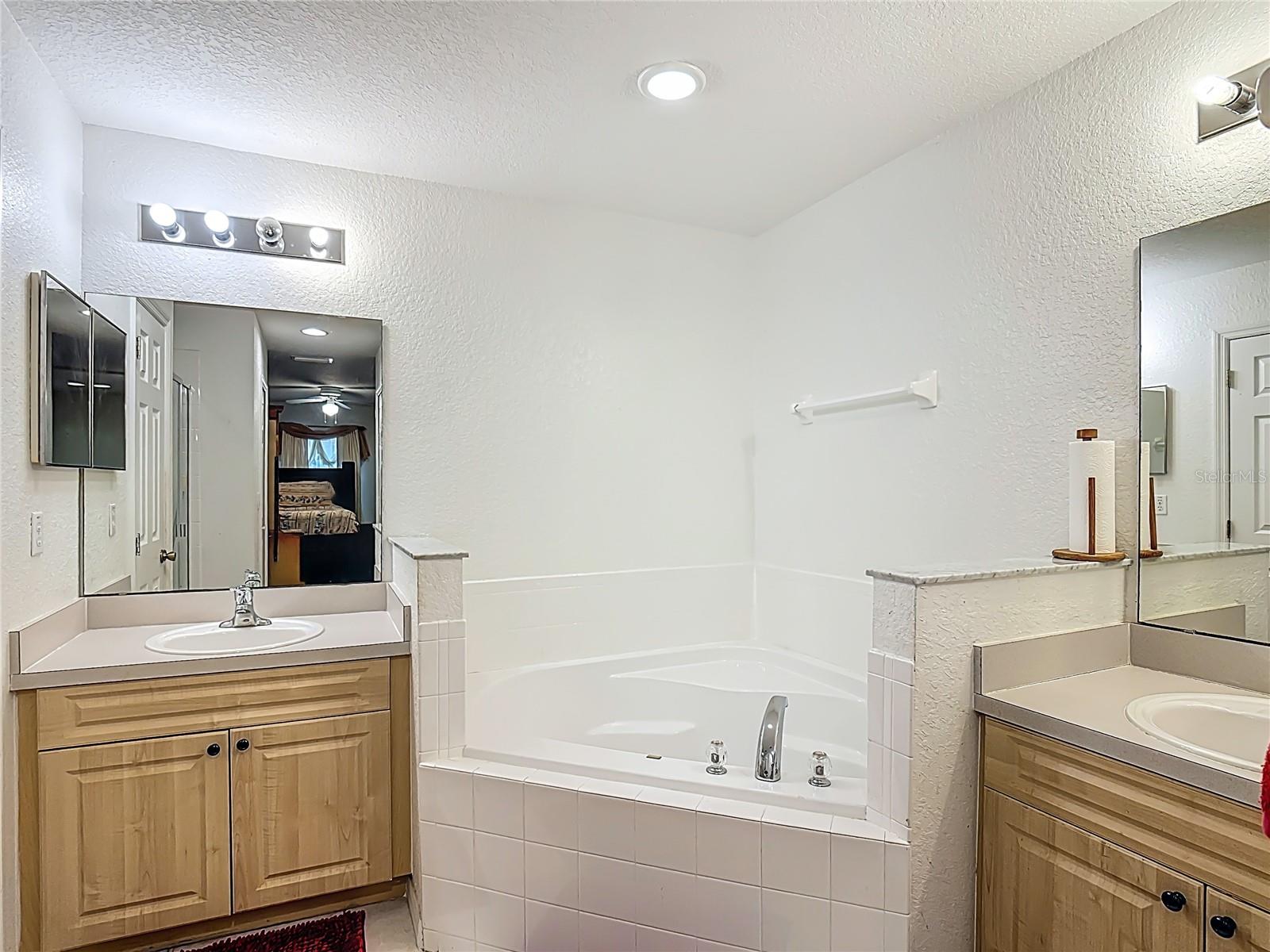 Image 30 of 54 For 1910 Dolphin Drive