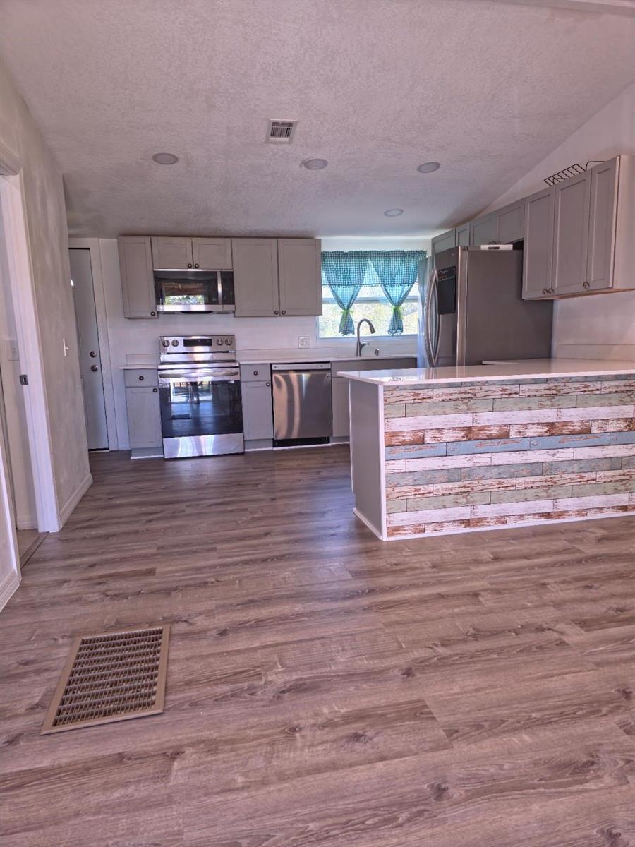 Image 2 of 8 For 4325 Henry J Avenue