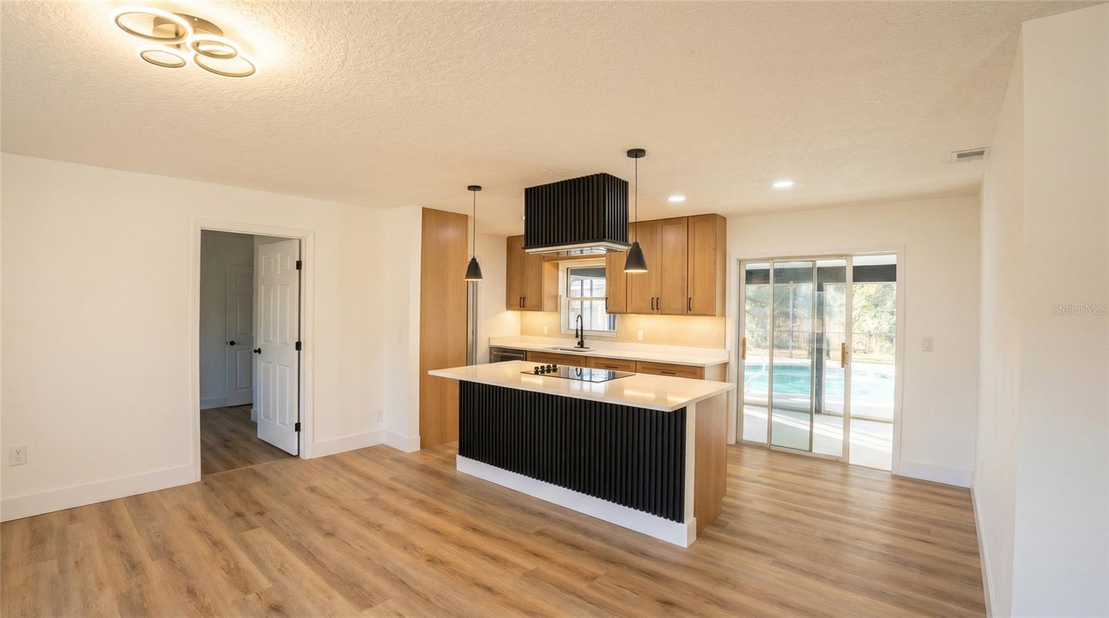 Image 3 of 24 For 712 Trailwood Drive