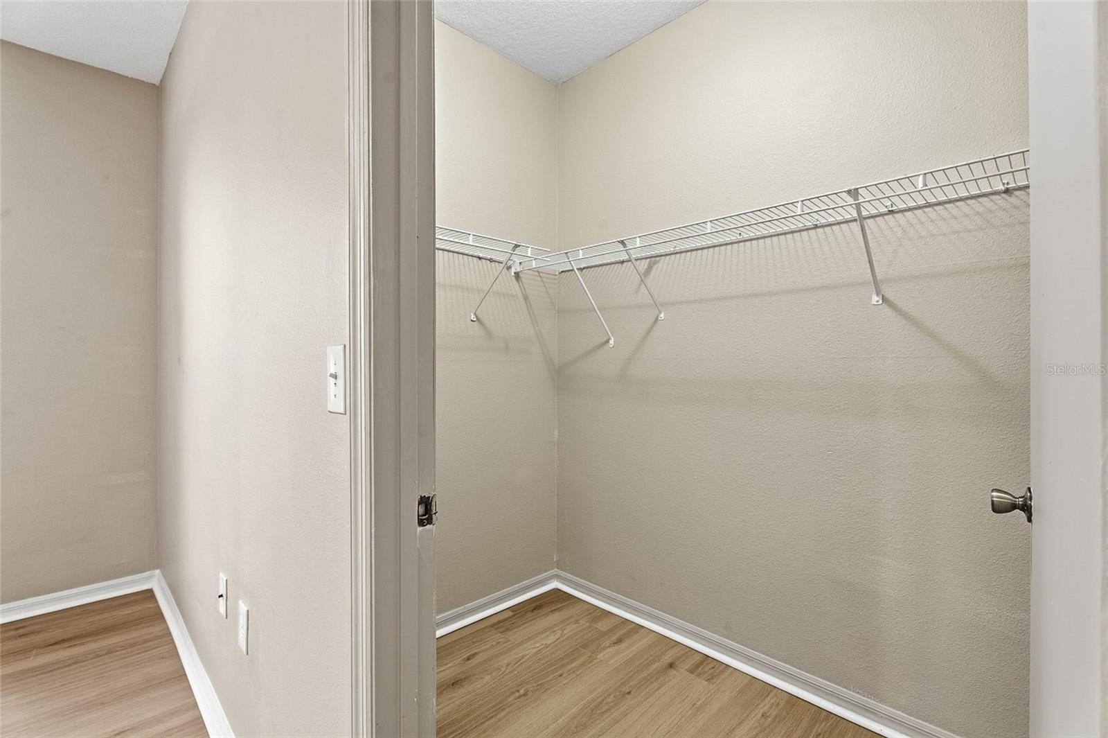 Image 12 of 33 For 5512 Metrowest Boulevard 201