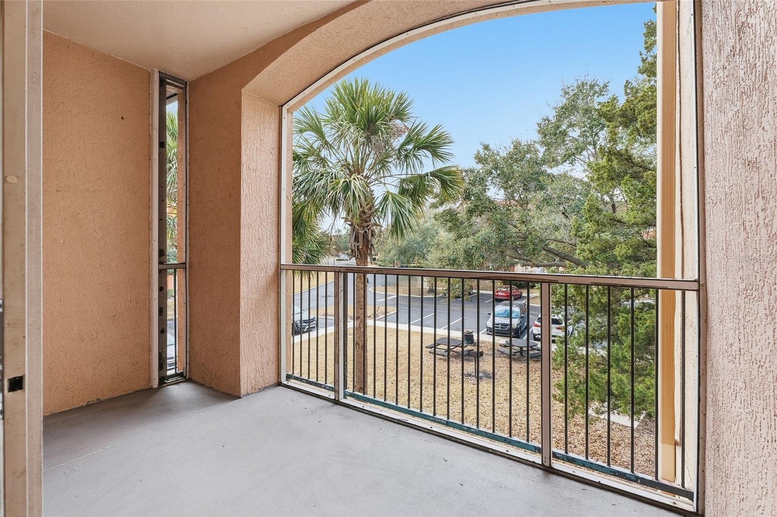 Image 17 of 33 For 5512 Metrowest Boulevard 201