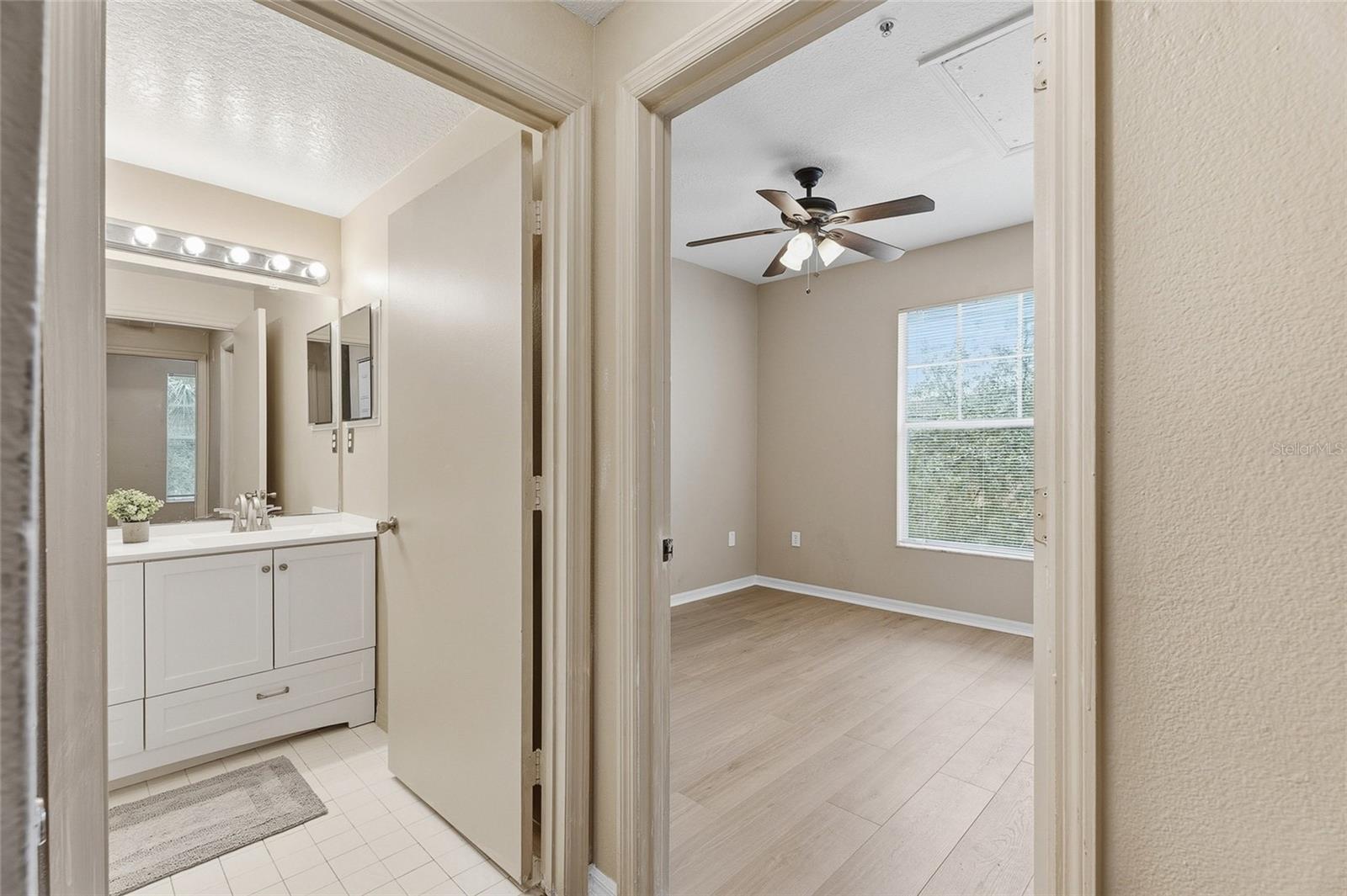 Image 18 of 33 For 5512 Metrowest Boulevard 201