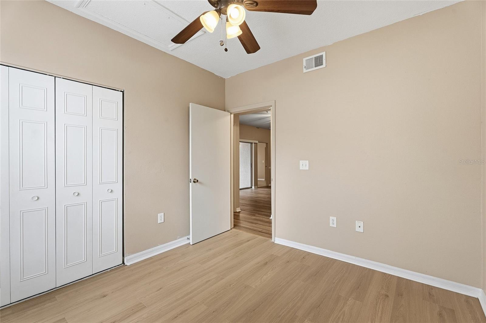 Image 22 of 33 For 5512 Metrowest Boulevard 201