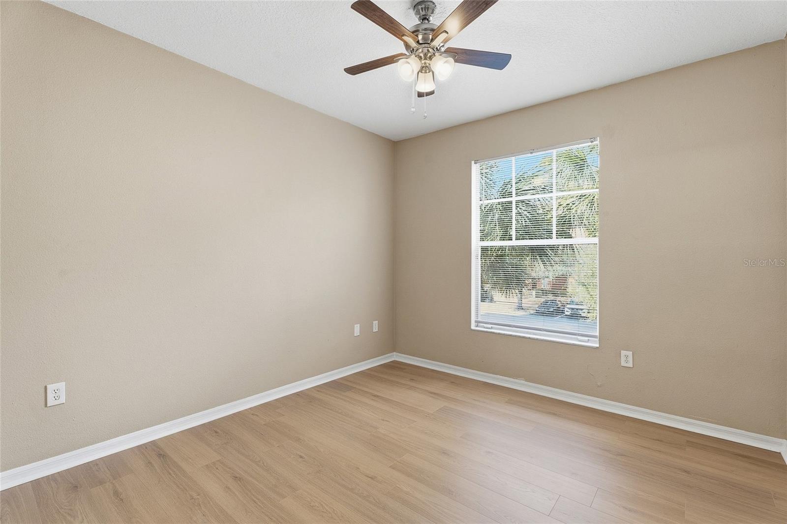 Image 24 of 33 For 5512 Metrowest Boulevard 201