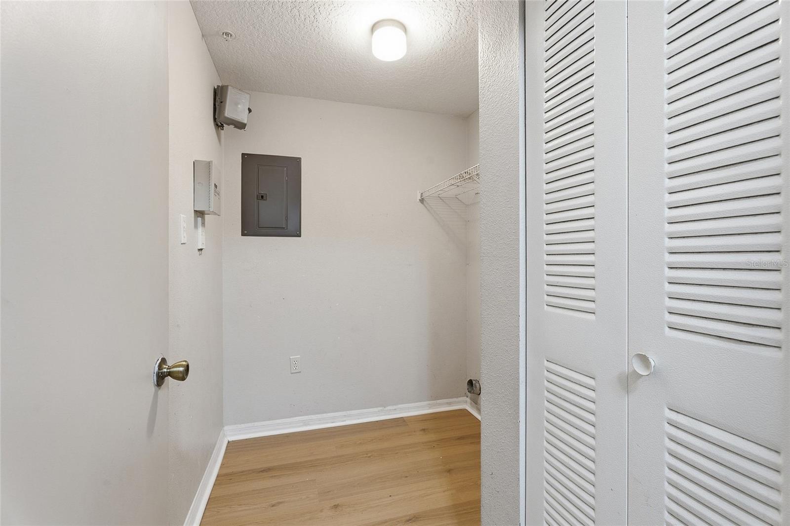 Image 8 of 33 For 5512 Metrowest Boulevard 201