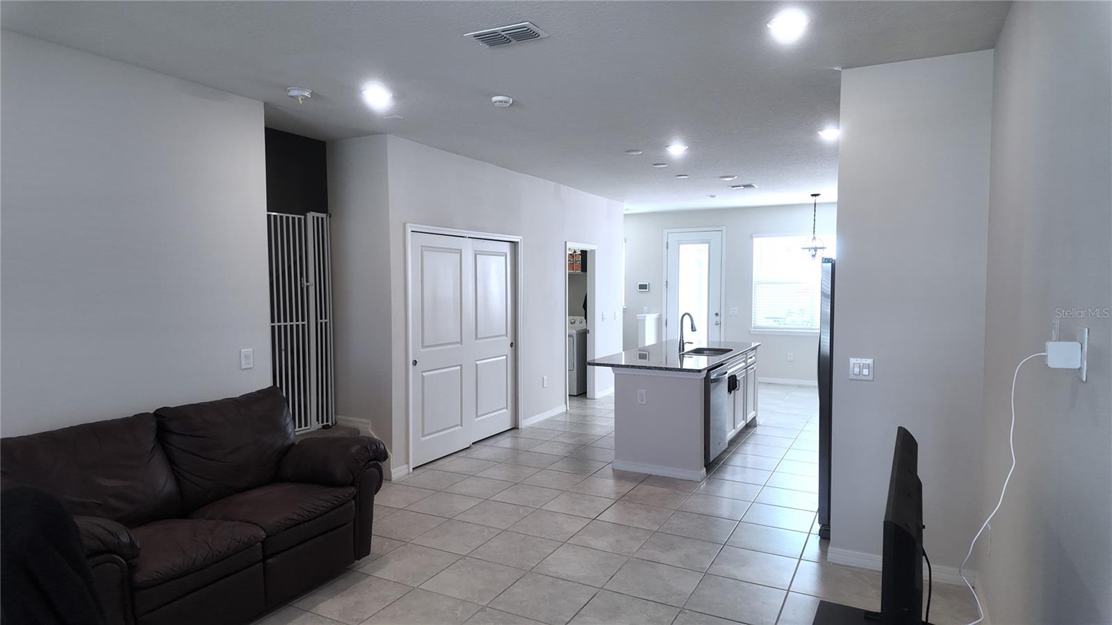 Image 4 of 18 For 5064 Caspian St