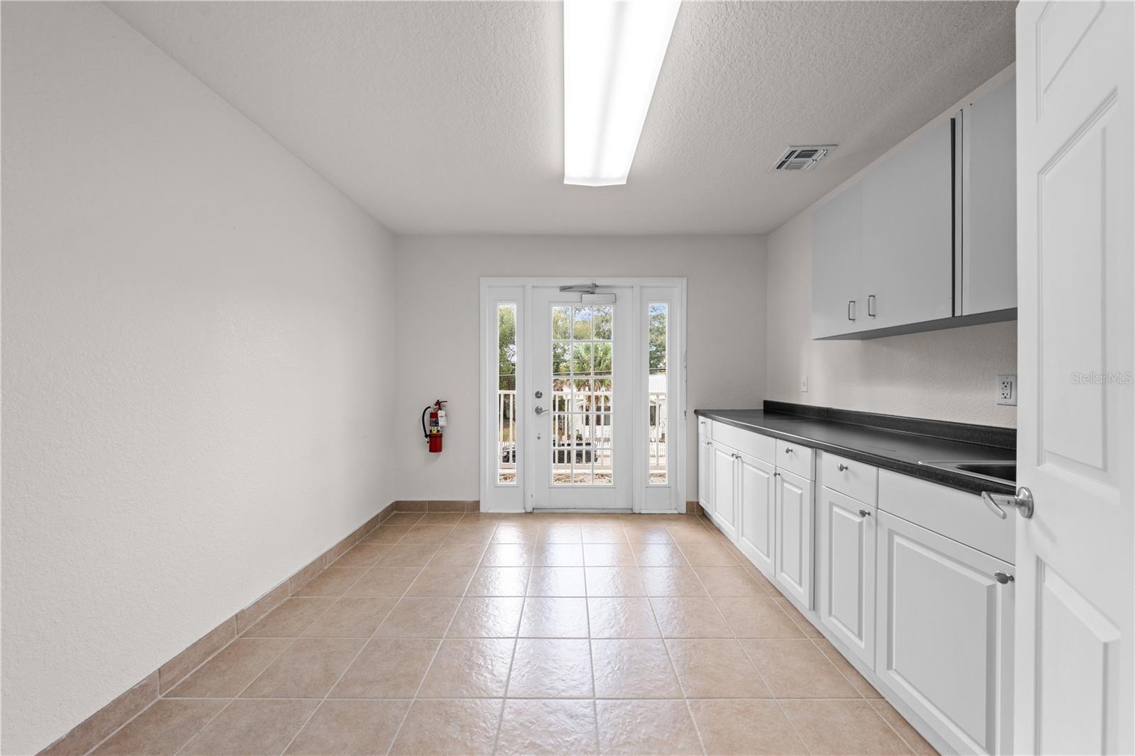 Image 13 of 50 For 815 Mabbette St  101