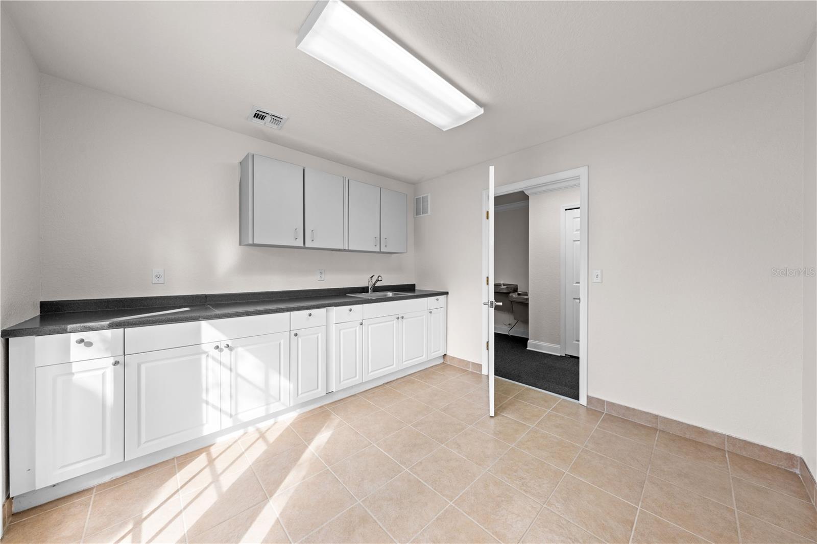 Image 14 of 50 For 815 Mabbette St  101