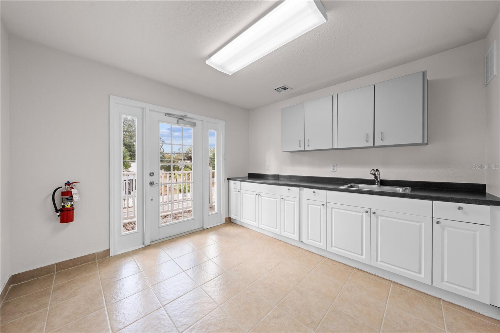 Image 15 of 50 For 815 Mabbette St  101