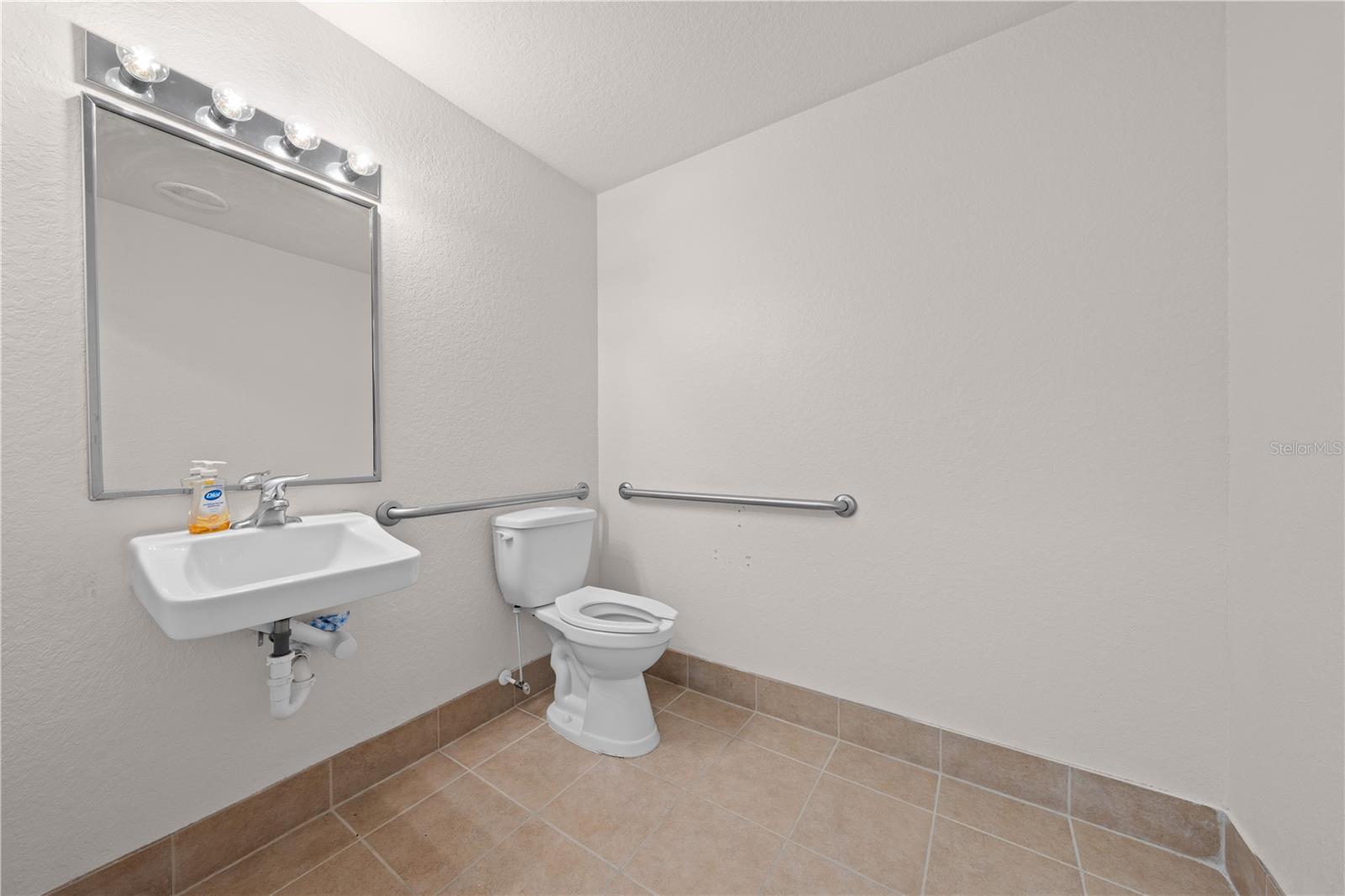 Image 16 of 50 For 815 Mabbette St  101