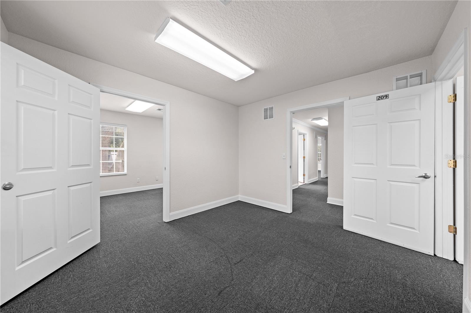 Image 26 of 50 For 815 Mabbette St  101