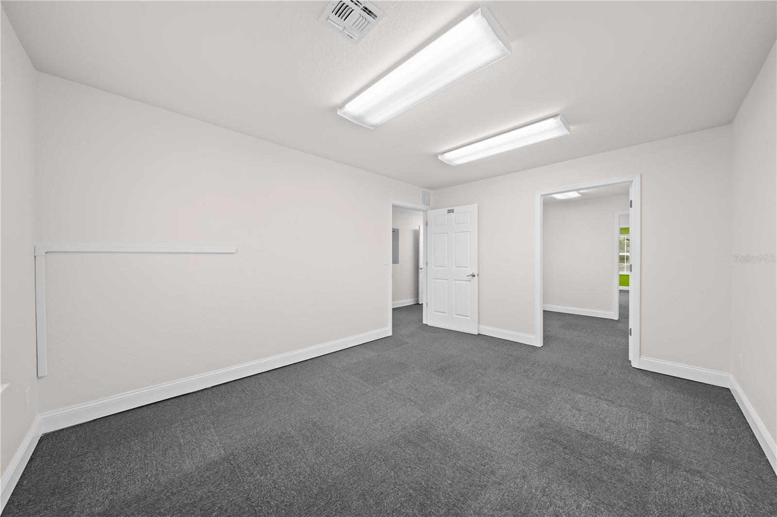 Image 36 of 50 For 815 Mabbette St  101