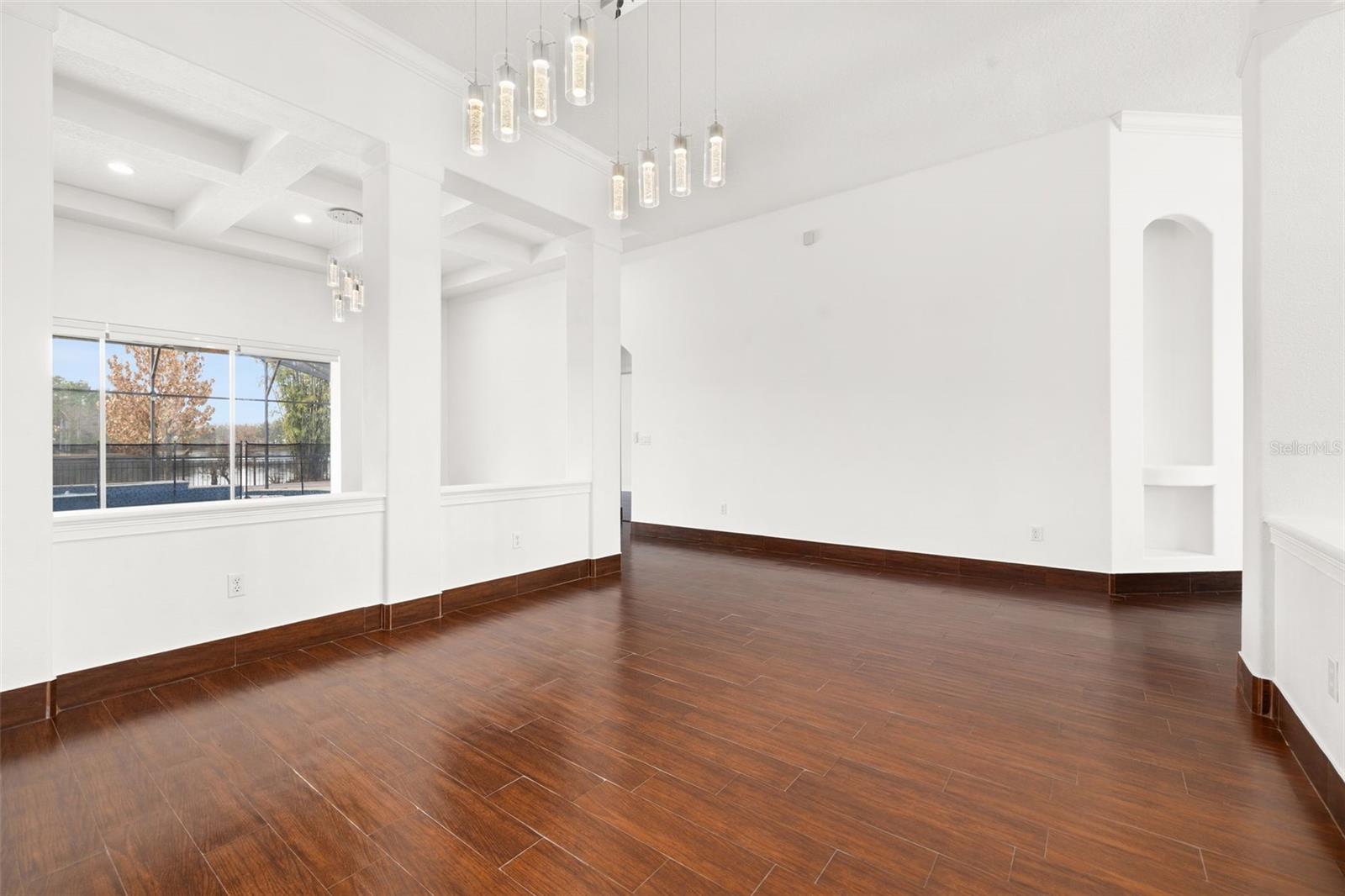 Image 10 of 65 For 9484 Walnut Crest Drive