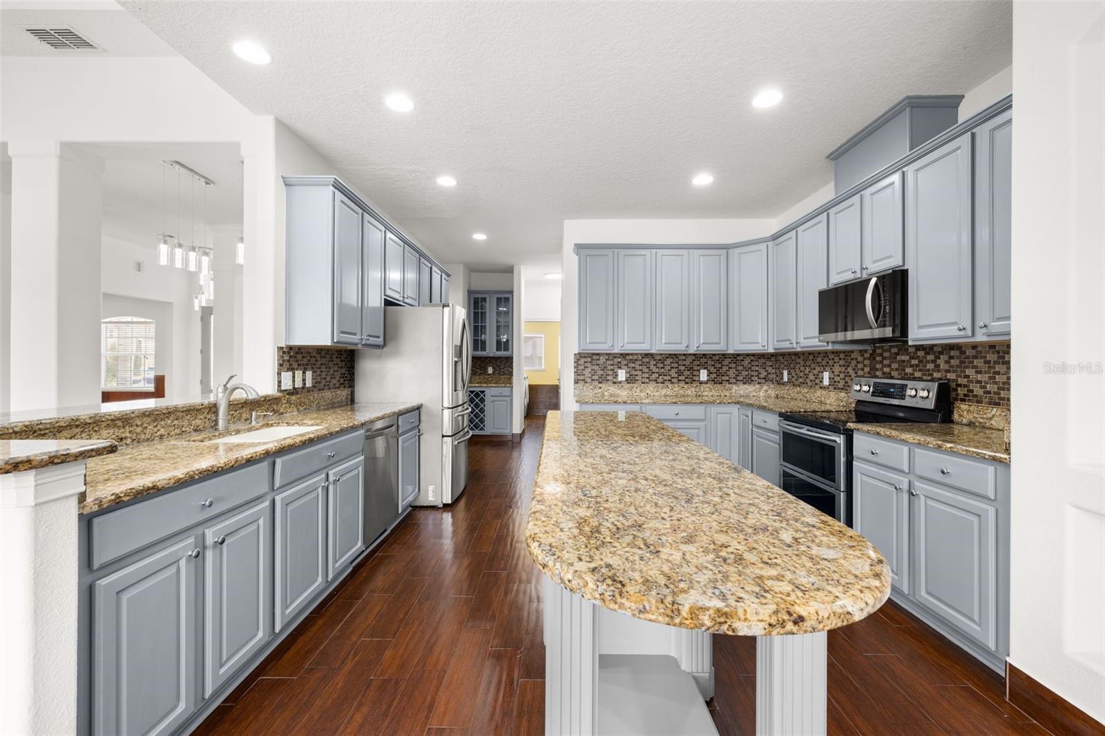 Image 16 of 65 For 9484 Walnut Crest Drive