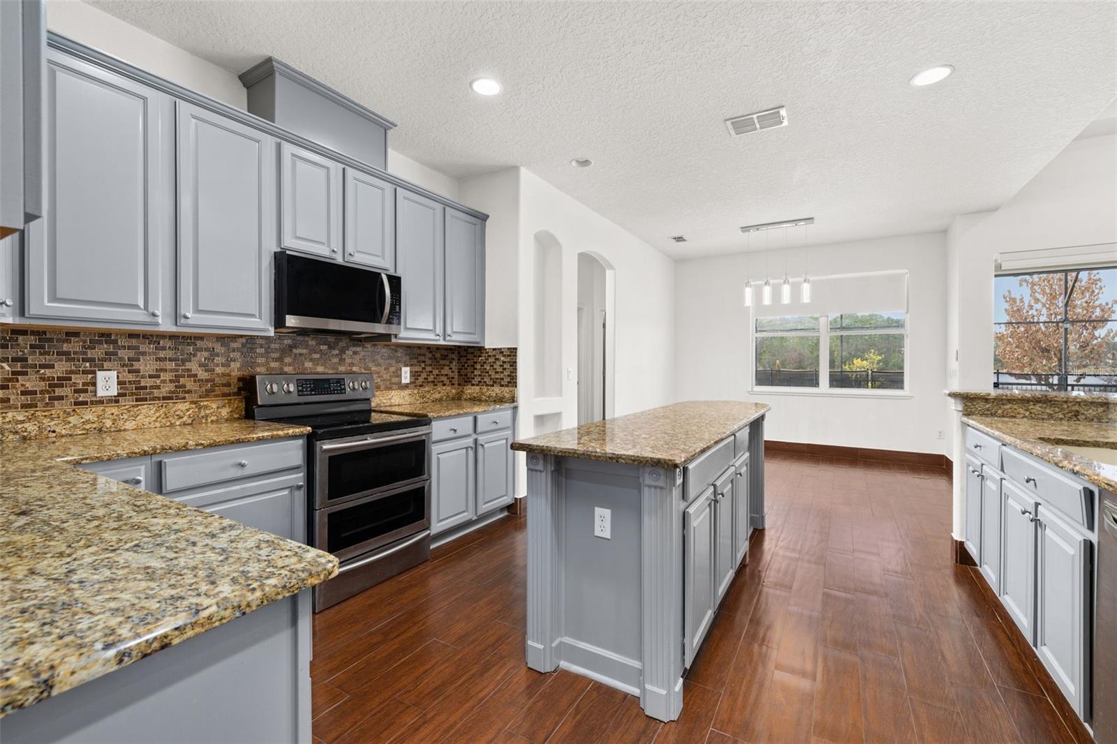 Image 18 of 65 For 9484 Walnut Crest Drive