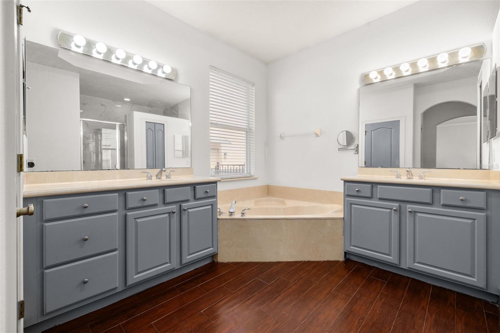 Image 25 of 65 For 9484 Walnut Crest Drive