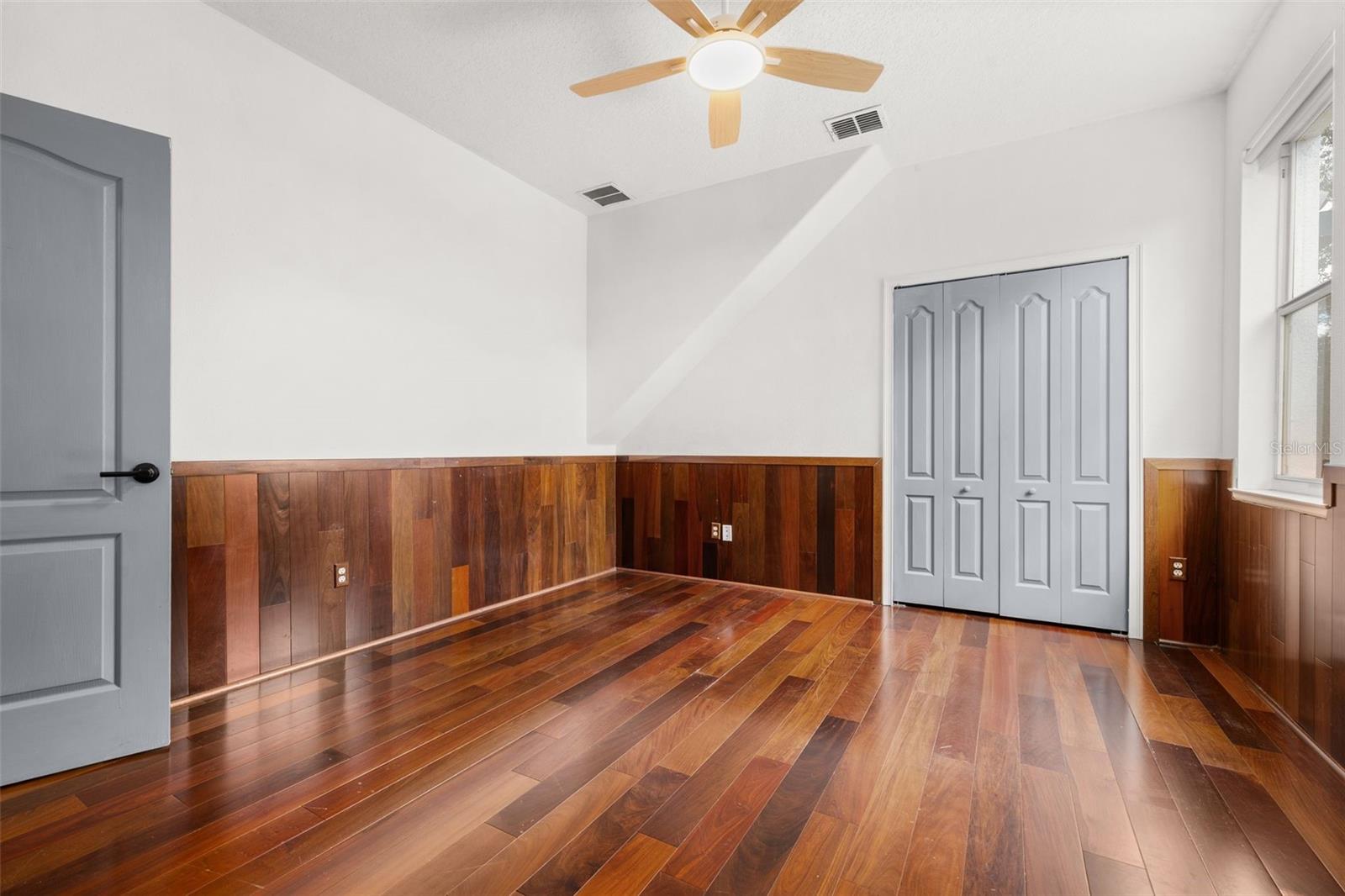 Image 35 of 65 For 9484 Walnut Crest Drive