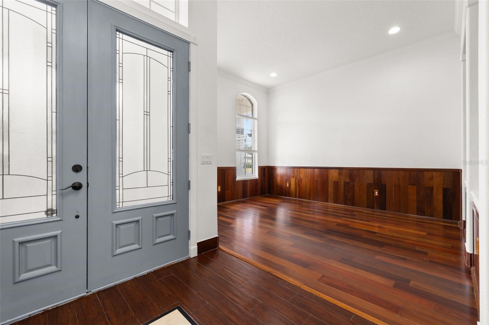 Image 4 of 65 For 9484 Walnut Crest Drive