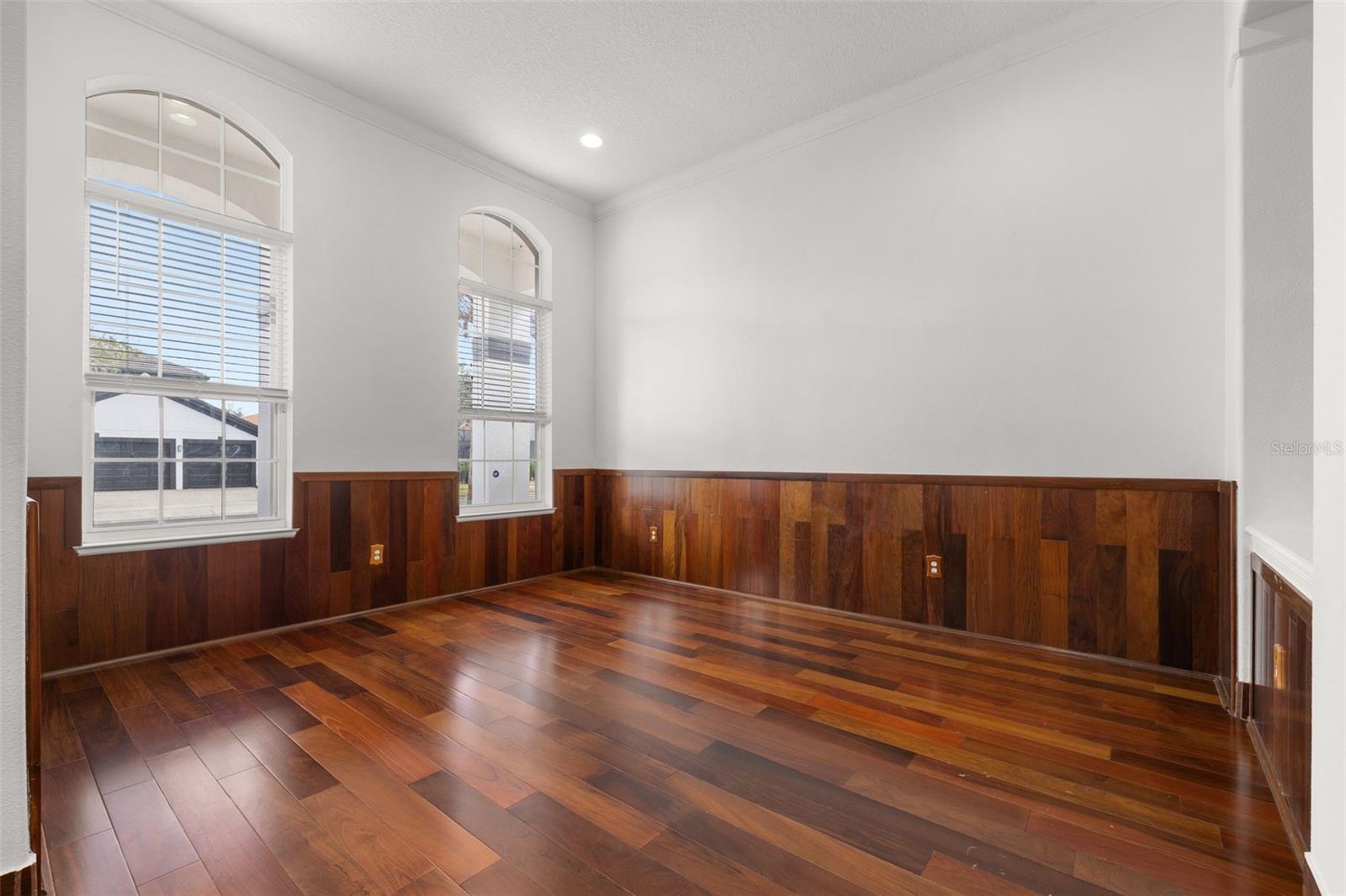 Image 5 of 65 For 9484 Walnut Crest Drive