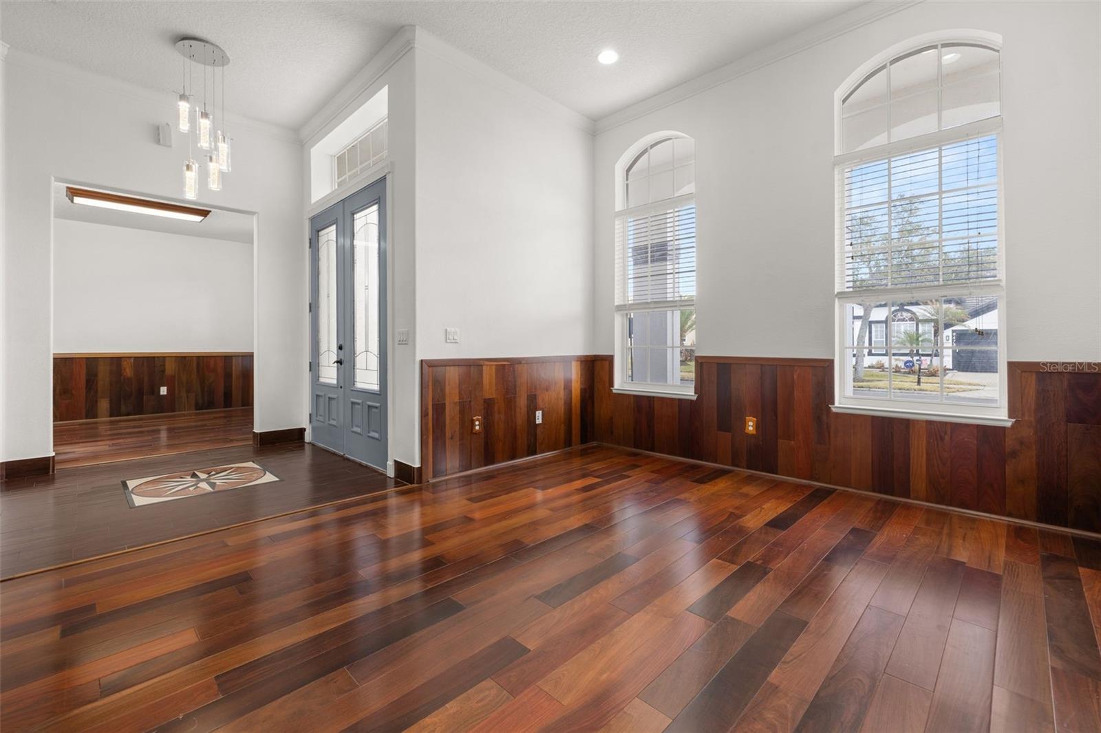 Image 6 of 65 For 9484 Walnut Crest Drive